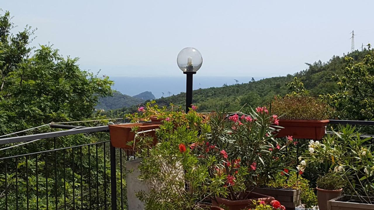 Mare E Monti Di Simonetta Villa Spotorno Luaran gambar